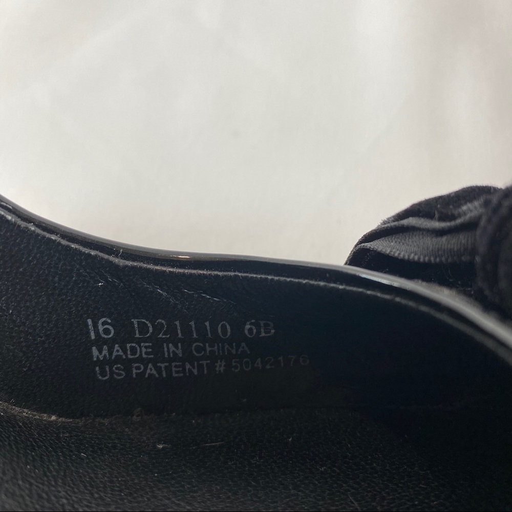 Cole Haan Patent Leather Platform Shoes With Bow - Picture 14 of 14